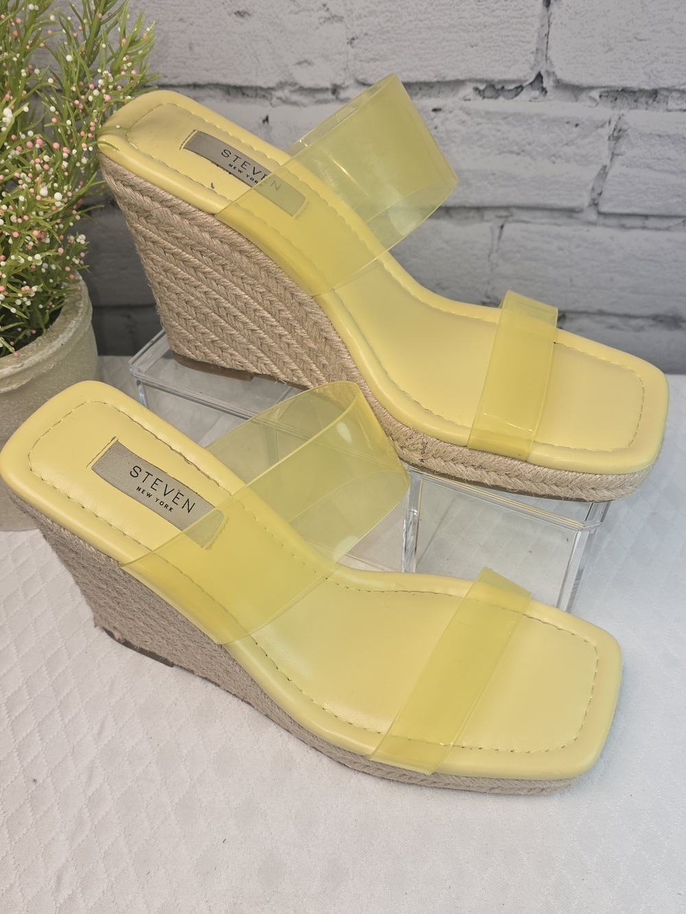 TEVEN NEW YORK MALAYA SANDALS Y2K YELLOW ESPRADILE WEDGE LUCITE STRAPS 8.5 - Picture 2 of 10